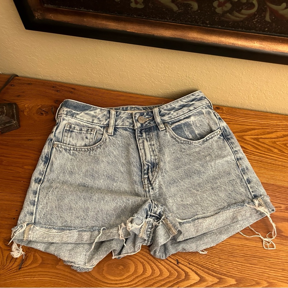Pac Sun mom short cuffed raw hem size 25 jean denim shorts